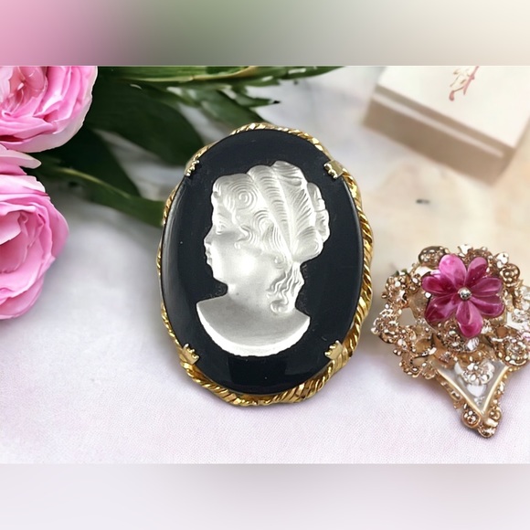 Vintage CZECH glass cameo brooch beautiful’ black silhouette - Picture 2 of 10